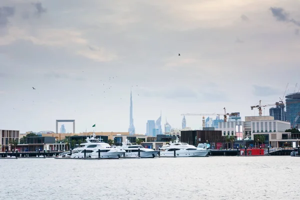迪拜, 阿拉伯联合酋长国-2018年1月30日: 迪拜河土地 — 图库照片