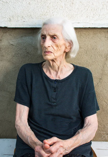九十岁奶奶的肖像 — 图库照片