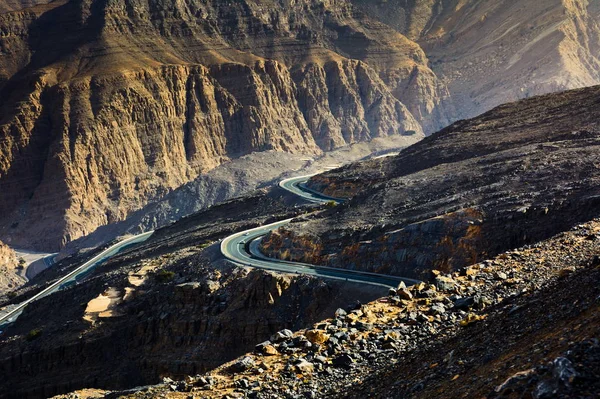 Jabal Jais horské silnici při západu slunce. Nejvyšší hora — Stock fotografie