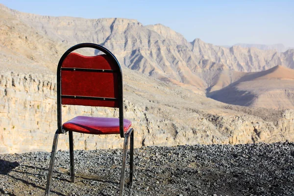 Lenyűgöző hegylánc nézet üres szék — Stock Fotó