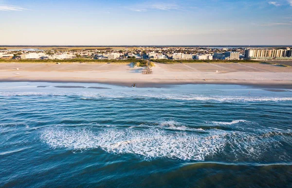 Aerial stadsutsikt från havet — Stockfoto