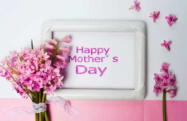 春の花と幸せな母親の日カード — ストック写真