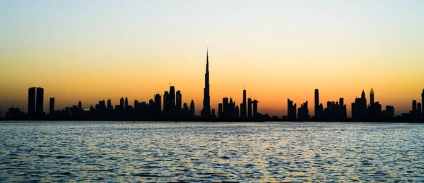 Vista panorâmica do Dubai ao pôr-do-sol — Fotografia de Stock