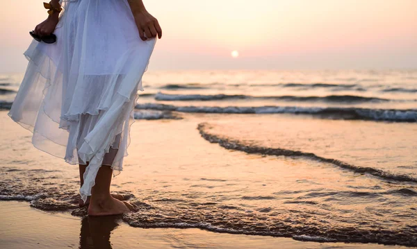 Girl walking on the beach wearing white dress — Stock Photo, Image