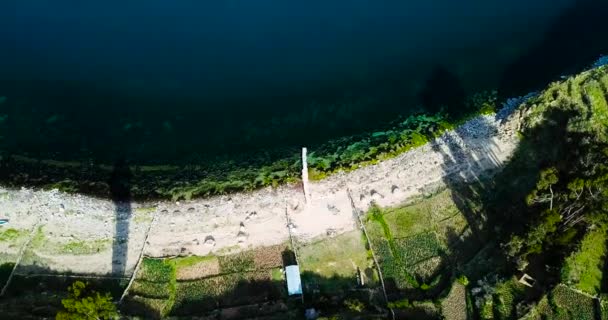 Εναέρια Άποψη Του Τοπίου Isla Del Sol Για Την Λίμνη — Αρχείο Βίντεο