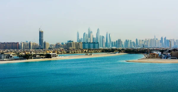 Панорама Dubai Marina від острова Пальма Джумейра — стокове фото