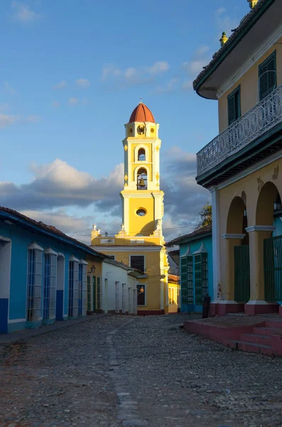 Wieża żółty i niebieski dom Kuby Trinidad — Zdjęcie stockowe