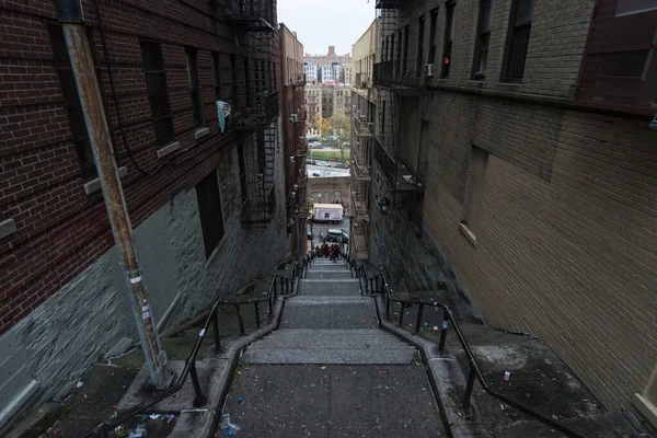 НЬЮ-ЙОРК, США, -31 НОЯБРЯ 2019 г.: знаменитая лестница в Бронксе, где снимались некоторые сцены из "Джокера" — стоковое фото