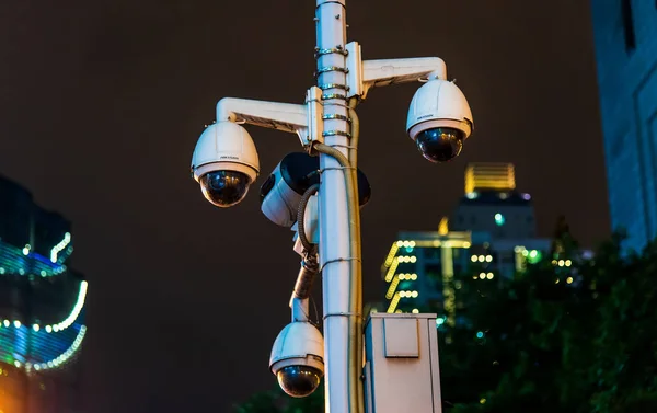 Chongqing, China - 22 de julio de 2019: Cámara de vigilancia CCTV en th — Foto de Stock