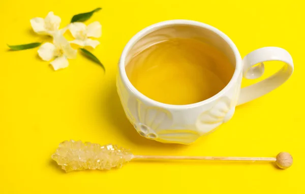 Jasmim chá de ervas e pau de açúcar mascavo — Fotografia de Stock