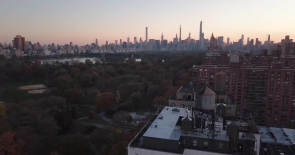 Aerial Nova York Skyline Central Park Outono Durante Pôr Sol — Vídeo de Stock