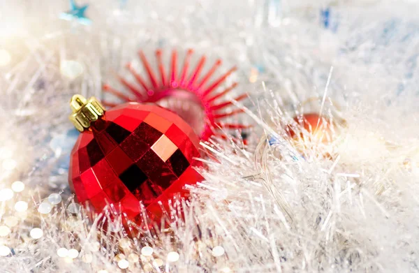 Décorations de Noël sur fond de fête pailletée — Photo