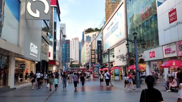 Chengdu Κίνα Νοεμβρίου 2019 Main Walking Street Chengdu Κίνα Γεμάτο — Αρχείο Βίντεο