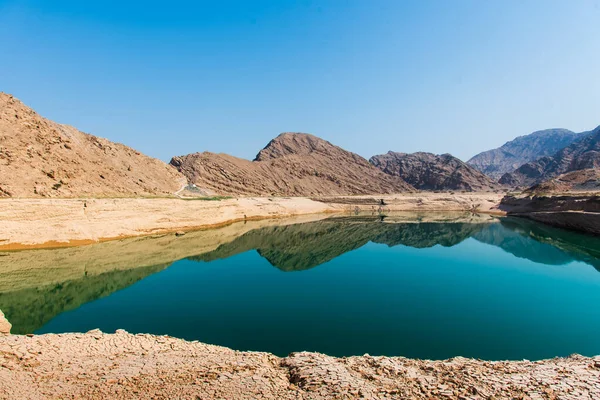 Presa de Wadi Beeh en la montaña Jebel Jais en el emirato de Ras Al Khaimah o — Foto de Stock