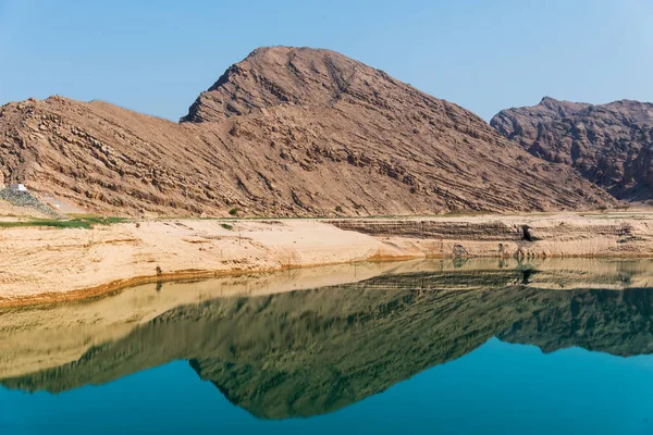 Wadi Beeh přehrada v Jebel Jais hora v Ras Al Khaimah emirát Uae — Stock fotografie