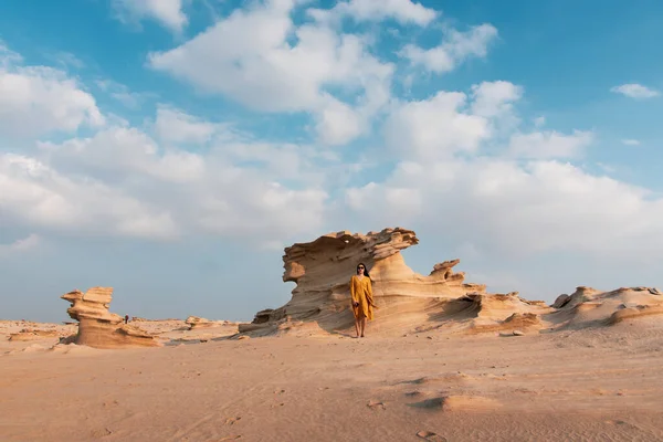 Fosilní duny krajina formací větrem zčeřeného písku v Abu D — Stock fotografie
