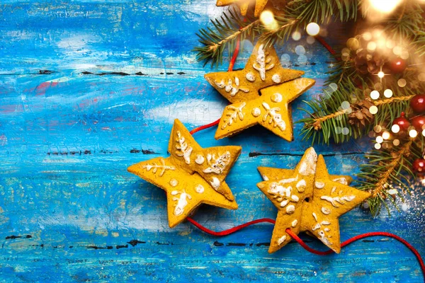 Χριστουγεννιάτικα μπισκότα σε σχήμα εορταστικών συμβόλων — Φωτογραφία Αρχείου