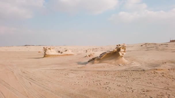 Fossile Dünenlandschaft Mit Formationen Aus Windgefegtem Sand Den Vereinigten Arabischen — Stockvideo