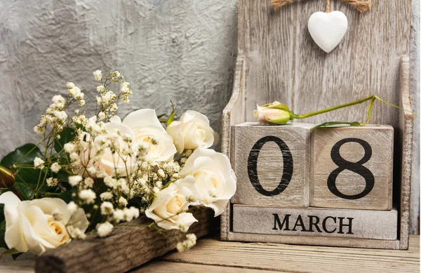 Nemzetközi nőnapi dátumkártya virágokkal — Stock Fotó