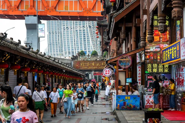 Chongqing, Chiny - 23 lipca 2019: Hongya Cave interior old style — Zdjęcie stockowe