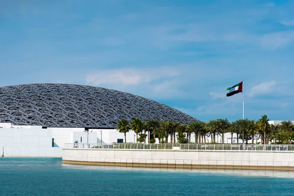 Abu Dhabi, Emirados Árabes Unidos - 20 de dezembro de 2019: Louvre muse — Fotografia de Stock