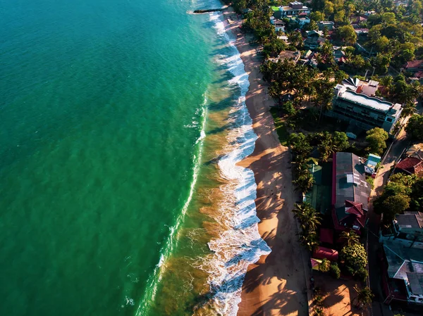 Tropisk strand i Sri Lanka utsikt över luften — Stockfoto