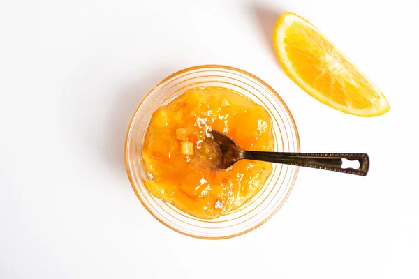Engarrafamento de geleia de laranja caseiro na tigela — Fotografia de Stock