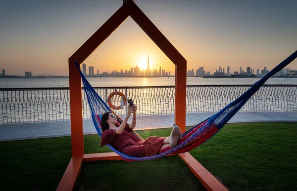 Woman Enjoying Beautiful Sunset View Dubai Creek Harbor — Stock Photo, Image