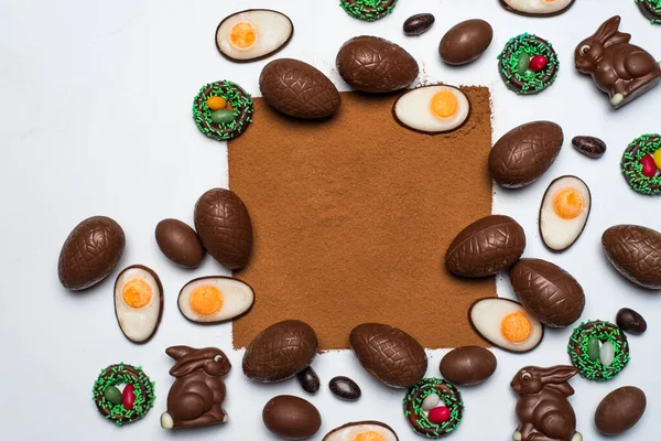 Шоколадні Великодні Яйця Простір Тексту Какао Порошку — стокове фото