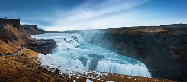 冰岛西南部的古尔佛斯瀑布沿着金圆路线蜿蜒而上 冰岛旅游景点全景尽收眼底 — 图库照片