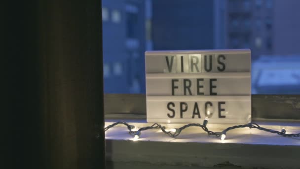 Espacio Libre Virus Escrito Tablero Letras Interior — Vídeo de stock