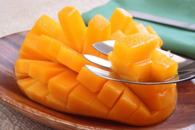Mango çatal üzerinde