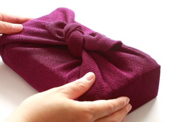 Hediye bez Furoshiki kaydırma Japon, Japon kültürü ile teslim