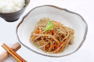 Sote dulavratotu kök ve havuç pirinç ile Japon yemekleri