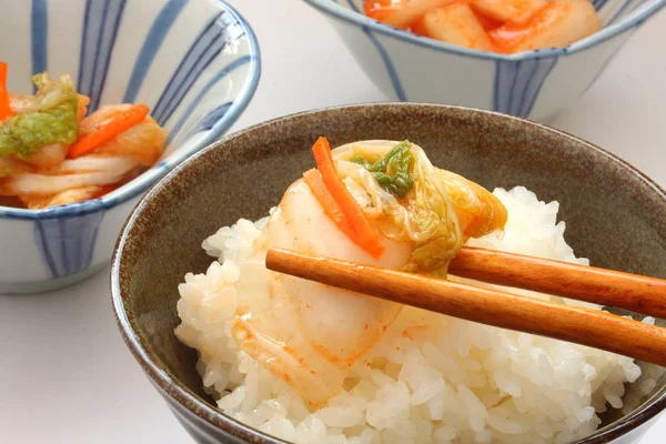 Kimchi, koreanische Essiggurken — Stockfoto