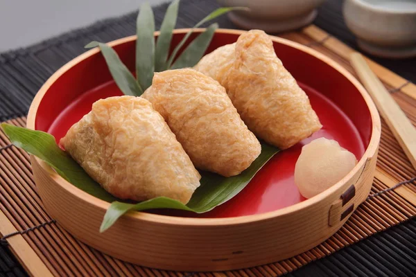 Inari Sushi owinięte w smażone Tofu, Japoński żywności — Zdjęcie stockowe