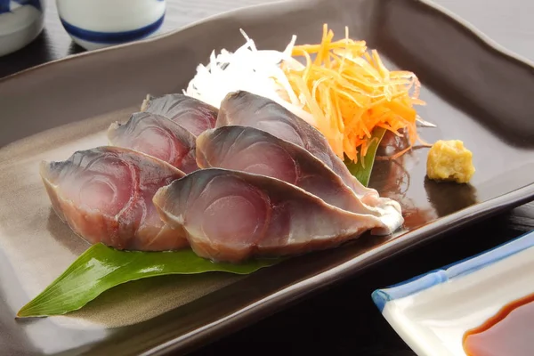 Wasabi ve Japon Sake, Japon yemekleri ile sirke-ed uskumru — Stok fotoğraf