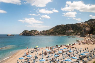 Taormina (Sicilya) yaz aylarında çevre Beach
