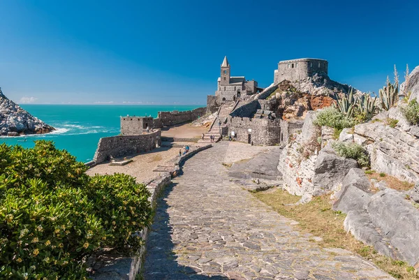 La iglesia de San Pietro en el promontorio de Portovenere — Foto de Stock