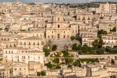 Modica, San Giorgio Katedrali ile panoramik