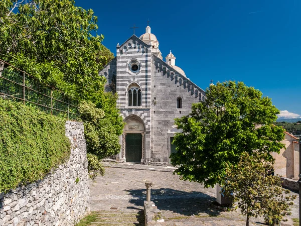 Fasáda kostela San Lorenzo v Portovenere (Ligurie, Itálie) — Stock fotografie