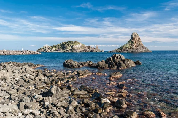 Ada Lachea ve deniz yığını, Acitrezza (Sicilya jeolojik özellikleri)