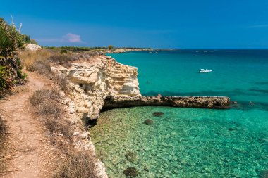 Siracusa yakınlarındaki Gelsomine bölgesindeki Rocky sahili.