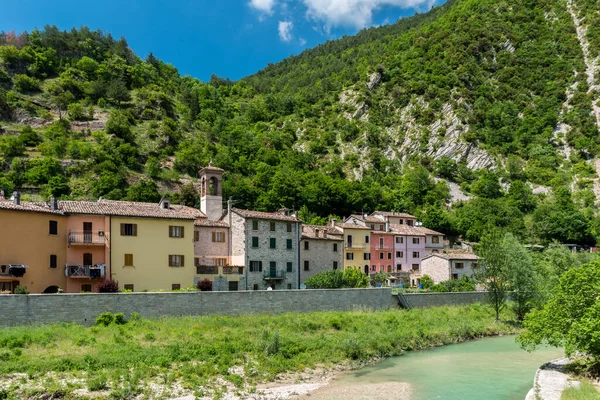 Casas Coloridas Pequena Cidade Piobbico Província Pesaro Urbino — Fotografia de Stock