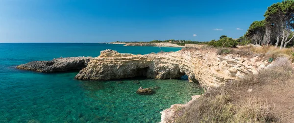 Siracusa Yakınlarındaki Gelsomine Bölgesindeki Rocky Sahili — Stok fotoğraf