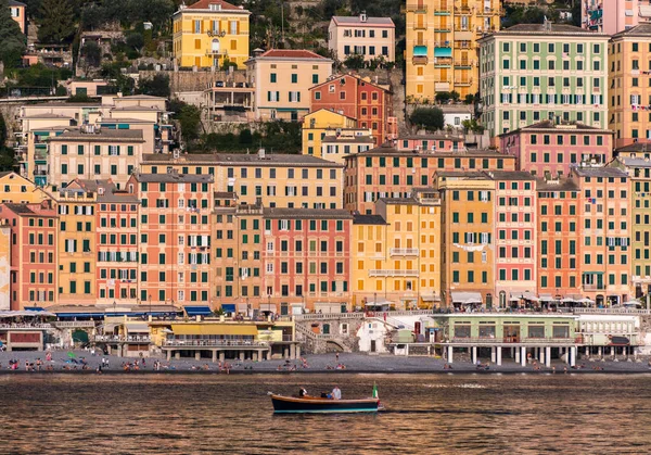 Die Farbigen Häuser Von Camogli Vom Meer Aus Gesehen — Stockfoto