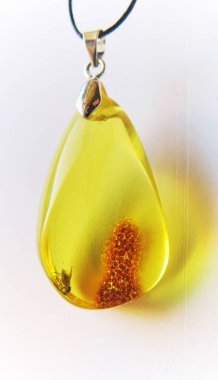Amber kolye eklenmesi ile