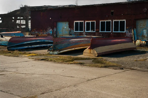 Visa på båtar liggande i hangarer fiskare — Stockfoto