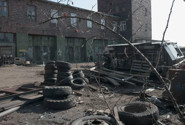 Vista do carro velho em caminhões basculantes, Baltiysk, Rússia — Fotografia de Stock