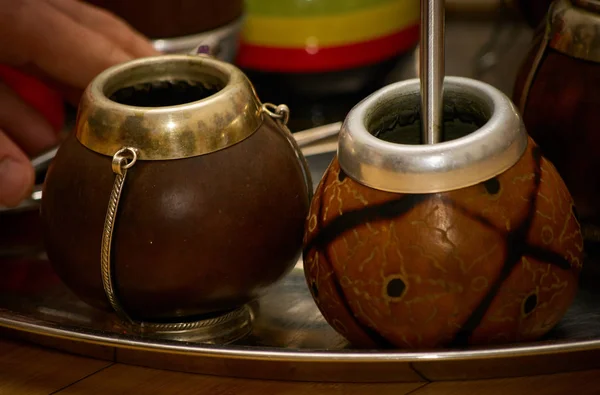 Bir tepsi üzerinde durmaya Calabash dostum
